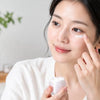 Cómo aplicar crema de ojos coreana paso a paso