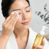 Cómo desmaquillar con aceite coreano sin irritar